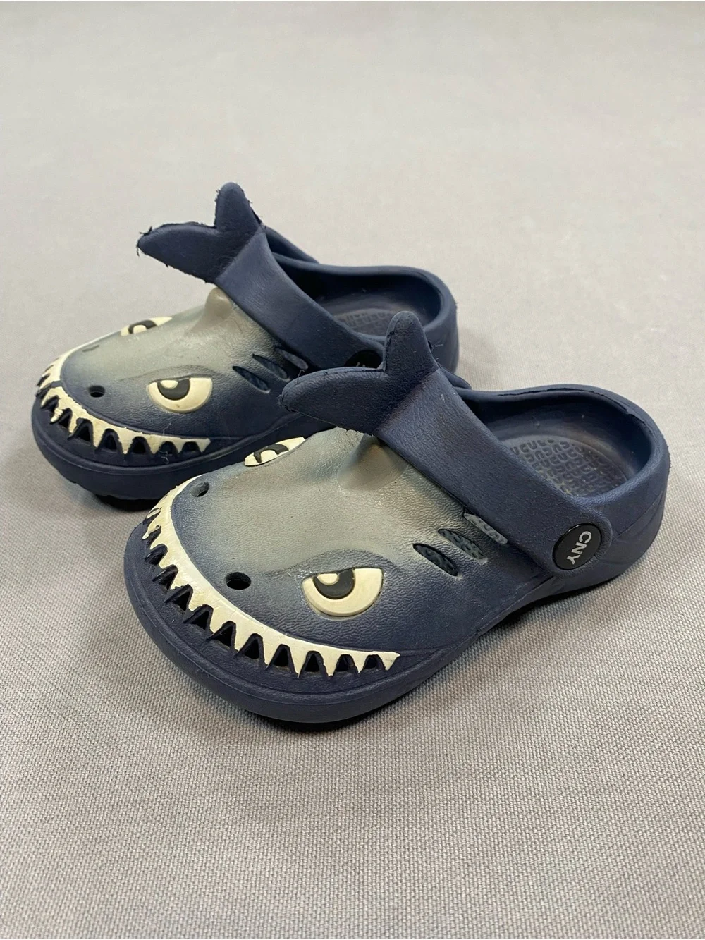 Capelli of New York Navy and Light Gray Shark Clog Sandals for Kids